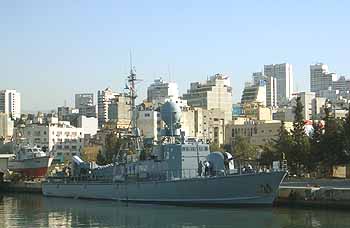 Marineforum - DACHS im Hafen von Beirut (Foto: Dubnitzki) 