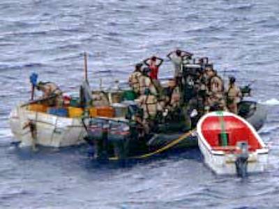 Marineforum - TONNERRE bringt mutmaßliche Piraten auf