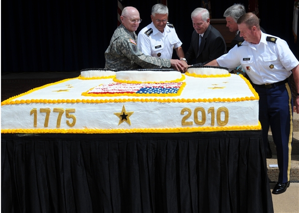 USA — Gates Cites Leaders’ Responsibilities at Army Birthday Event