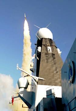 Marineforum - DAUNTLESS schießt Aster-30 (Foto: Royal Navy)