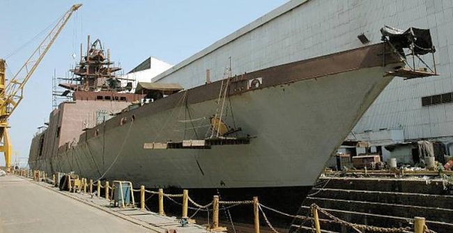 Marineforum - Fregatte der SHIVALIK-Klasse bei Mazagon im Bau (Foto: MDL)
