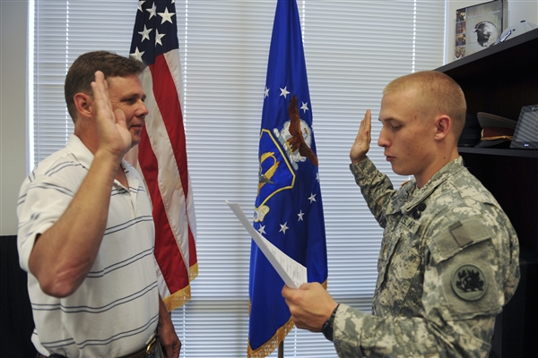 Face of Defense: Dad Takes Oath From Son After Service Break